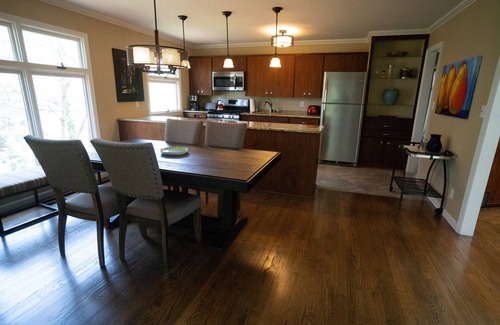 Brevard Casa | Mid-Century Modern * Heart of Downtown Brevard