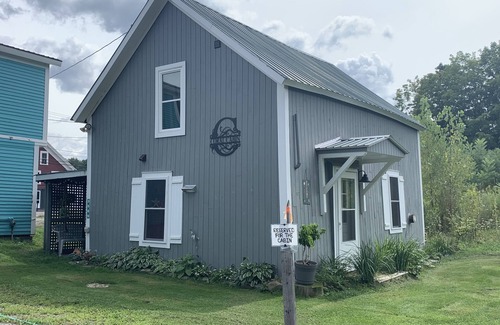 Waterbury Center Cabina | The Coral Cabin