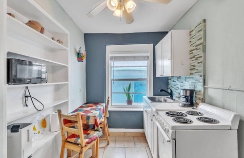 Hollywood Hotel | The Coral House Motel