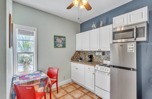 Hollywood Hotel | The Coral House Motel