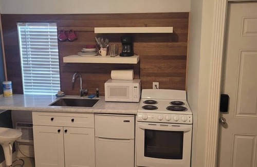 Hollywood Hotel | The Coral House Motel