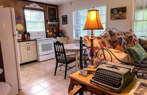 Montevallo Casa | Pastos verdes - Casa de huéspedes: escondida en 9 acres pero a solo 2 millas de la I-65