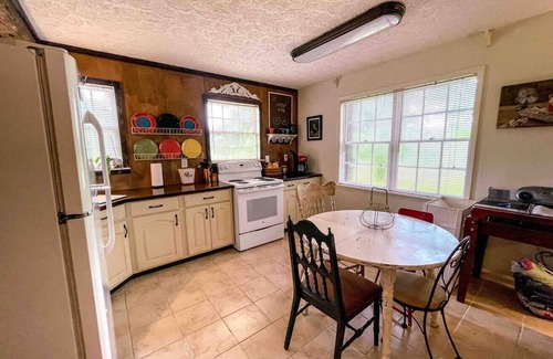 Montevallo Casa | Pastos verdes - Casa de huéspedes: escondida en 9 acres pero a solo 2 millas de la I-65