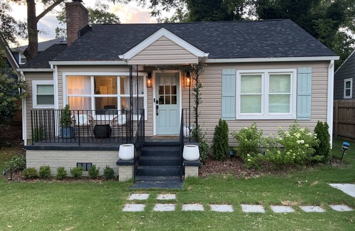 Greenville Casa | "The Cottage" - Charming Home, walking distance to Downtown Greenville!
