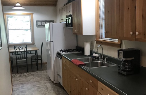Posen Casa | The Cottage on Pine Ln @ Hemlock Hills en Mill Pond, cerca del lago Sunken con 2 kayak