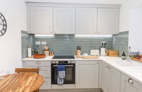 Chagford Cabaña | THE COTTAGE ON THE SQUARE, with a garden in Chagford