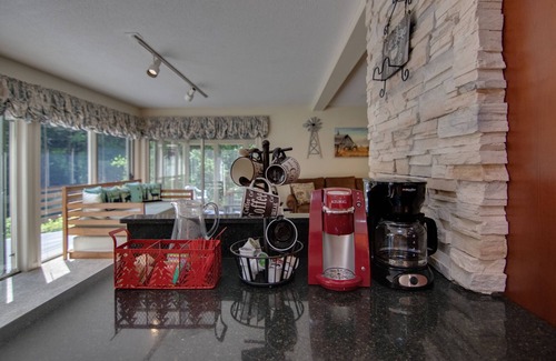 Thornton Casa | Tranquil Brookside Retreat in The Whites with A/C, WiFi