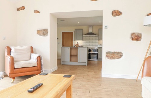 Garn Fadryn Cabaña | THE COTTAGE, pet friendly, country holiday cottage in Llaniestyn