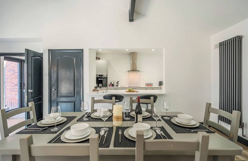 Wimborne Cabaña | THE COTTAGE, pet friendly, with a garden in Wimborne Minster