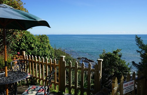 Wiseman's Bridge Cabaña | The Cottage - Sea Views, Direct Access to Beach