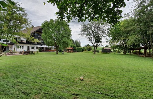 Diemelstadt Casa | The country house is in a quiet location, close to hiking and cycling trails, as well as close to highways.