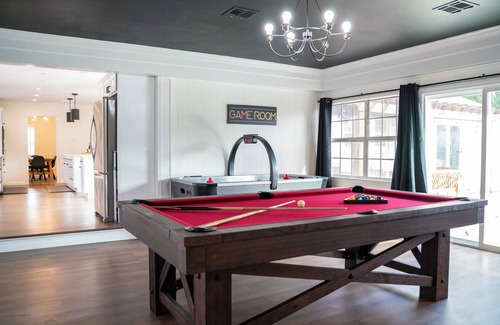 East Memphis Casa | The Cove BNB - With heated pool!