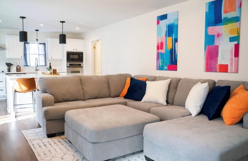 East Memphis Casa | The Cove BNB - With heated pool!