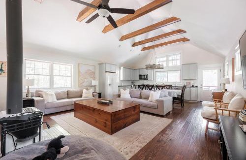 Lake Lure Casa | The Cove Retreat- Hot Tub/Screened Porch/Game Room