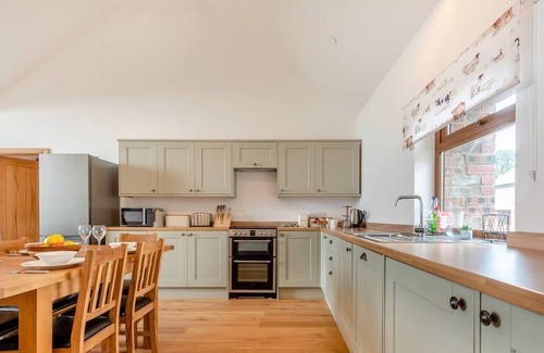 Llangadog Casa | The Cow Shed - Green Grove