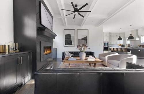 Hope Gardens Casa | The Cowboy - Luxury Home w/ Hot Tub & Sauna!