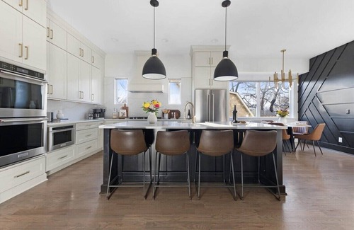 Hope Gardens Casa | The Cowboy - Luxury Home w/ Hot Tub & Sauna!