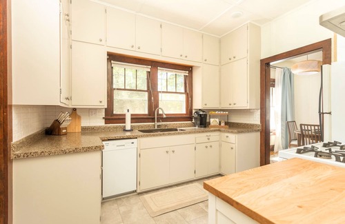 Alexandria Cabina | The Cowdry Cottage | Pet-Friendly | Canoe | Bikes