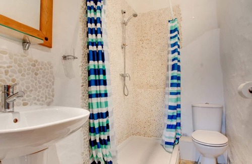 Trefin Casa | The Cowshed in the beautiful Trefin