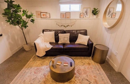 People's Freeway Apartamento | The Cozy Casa - Perfect for Long Term Stays.