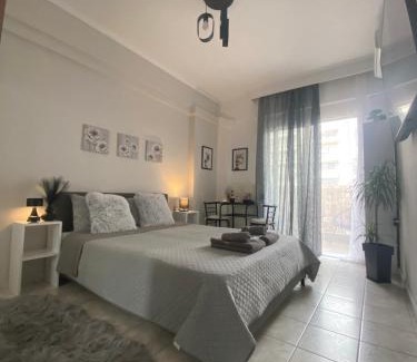 Serres Apartamento | The Cozy Cine-Hub