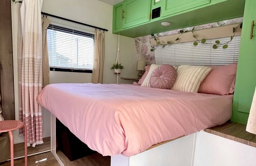 Trafalgar Alquiler De RV | The Cozy Coconut Camper!