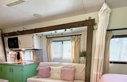 Trafalgar Alquiler De RV | The Cozy Coconut Camper!