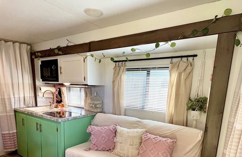 Trafalgar Alquiler De RV | The Cozy Coconut Camper!
