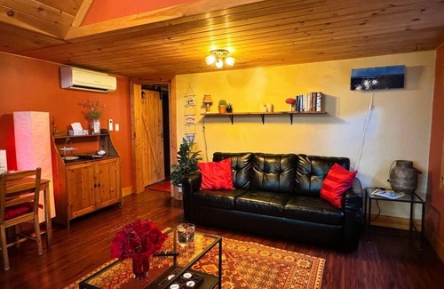Elora Apartamento | The Cozy Corner, Heritage Elora Log Cabin