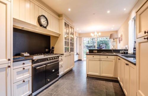 Eeklo Cama Y Desayuno | The Cozy Cottage