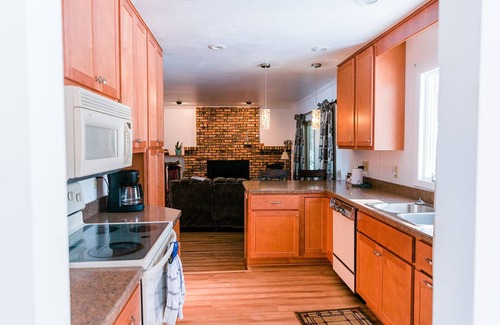 Nappanee Casa | The Cozy Cottage