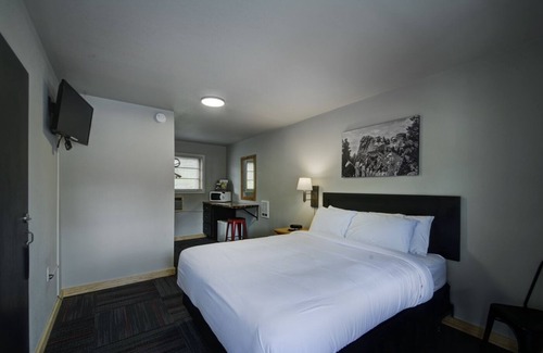 Hill City Hotel | The Cozy Mountain's Edge