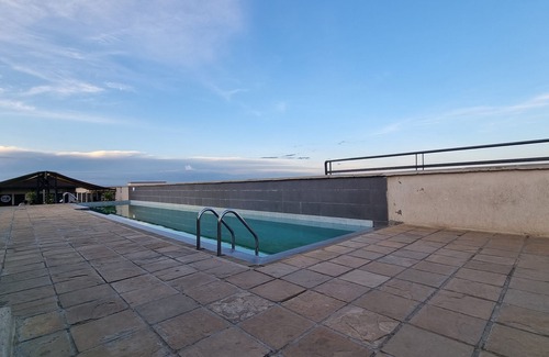 Riruta Apartamento | The Cozy Nook; Superior 1 Bedroom; Rooftop Pool, Gym, 24/7 Shop & Restaurant