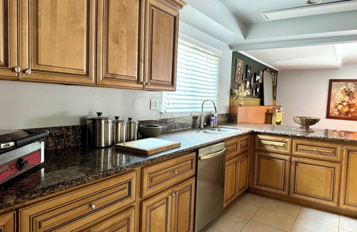 Chatsworth Casa | The Crane: Game & Fitness room, big Pool and yard for kids! Chefs kitchen! Ps5!