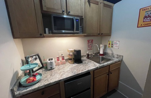 Van Buren Apartamento | The Cranny at Main Street Suites: 1 bedroom with smart TV in downtown Van Buren