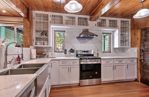Idyllwild Cabina | The Creek Lodge in Town Center - 2,500 sf Mountain Modern Cabin, Next To Creek!