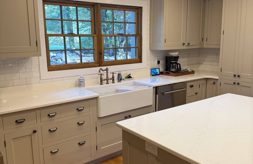 Abingdon Cabina | The Creekside Cabin