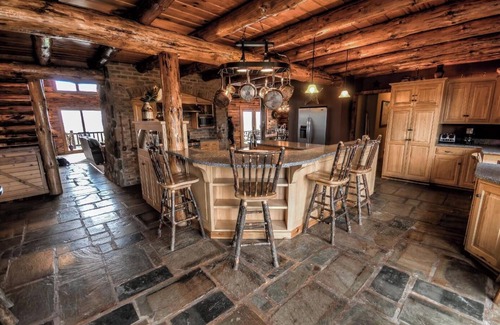 Keene Cabina | The Crest Lodge - Cabin w/Hot Tub - Game, Bar & Theatre Rooms
