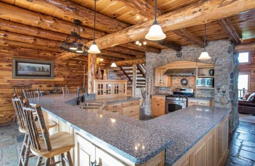 Keene Cabina | The Crest Lodge - Cabin w/Hot Tub - Game, Bar & Theatre Rooms