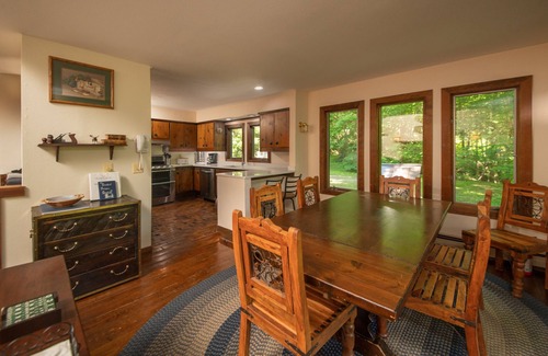 Stockbridge Casa | "The Crooked House" con sauna en un lote arbolado privado cerca de Woodstock, Killington