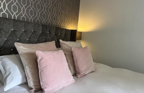 Saltash Hotel | The Crooked Inn