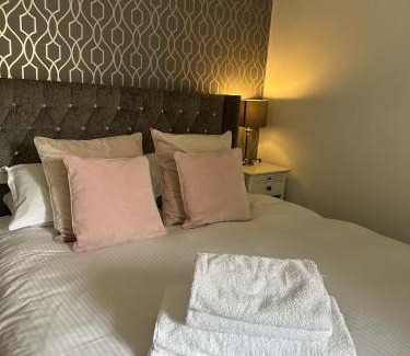Saltash Hotel | The Crooked Inn