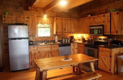 Stanardsville Cabina | The Crooked Oak | 3 Bed, 2 Bath