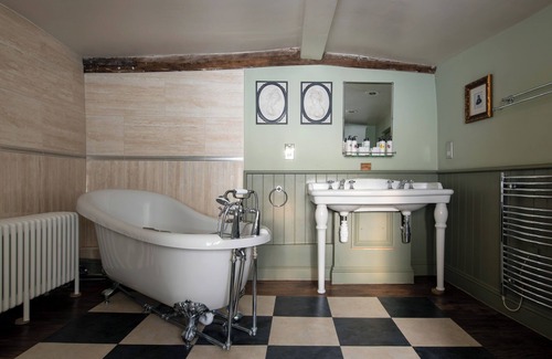 Bishops Waltham Hotel | The Crown Inn