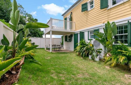 Christiansted Apartamento | The Crucian Queen - Walkable - AC - Outdoor Shower