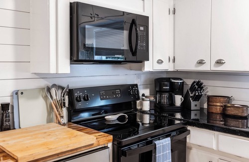 Lakeland Casa | The Cumberland Cottage Downtown, Florida Southern College, Lake Morton- Sleeps10