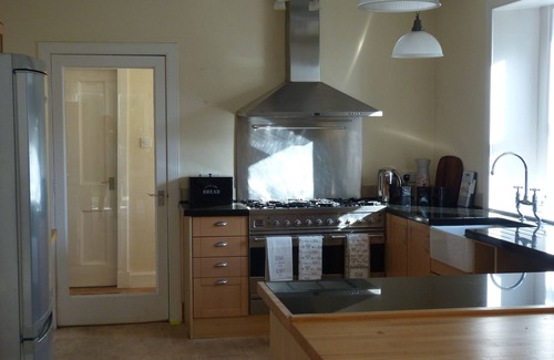 Cupar Casa | The Cupar House. Bright and spacious home/garden.