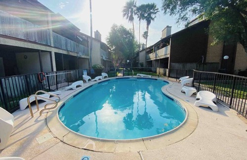 Brownsville Apartamento | The Dapper in BTX - Adults Only