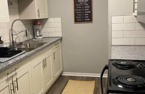 Hamilton Apartamento | The Delores - Entire 2 Bedroom Apt in Quilt Town, USA