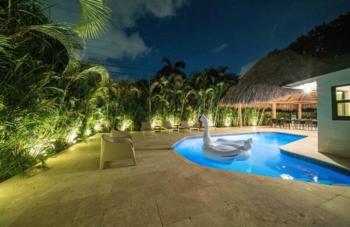 Tropic Palms Casa | The Delray Palms🌴 Tiki Haven of Bliss Saltwater Splash & Play 4BD Live Vibes